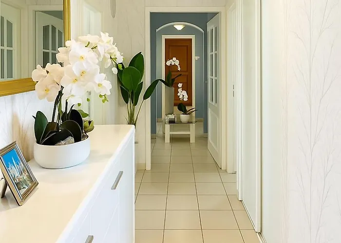 Appartement Comfortable And Bright Bedroom, *