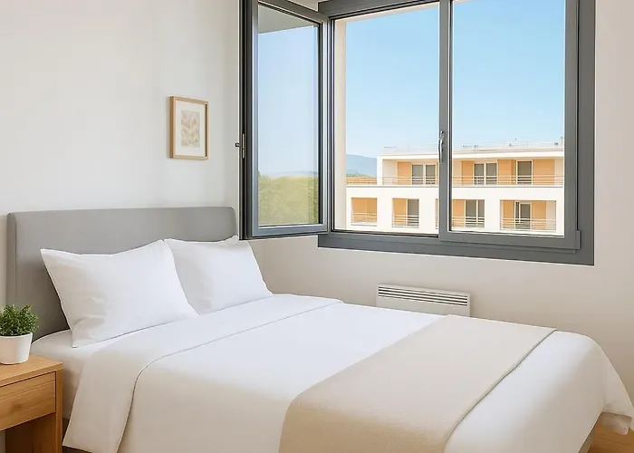 Appartement Comfortable And Bright Bedroom, Etrembieres